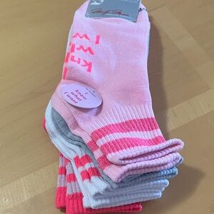 NWT 5 Pair Marilyn Monroe Pink and Gray Casual Socks